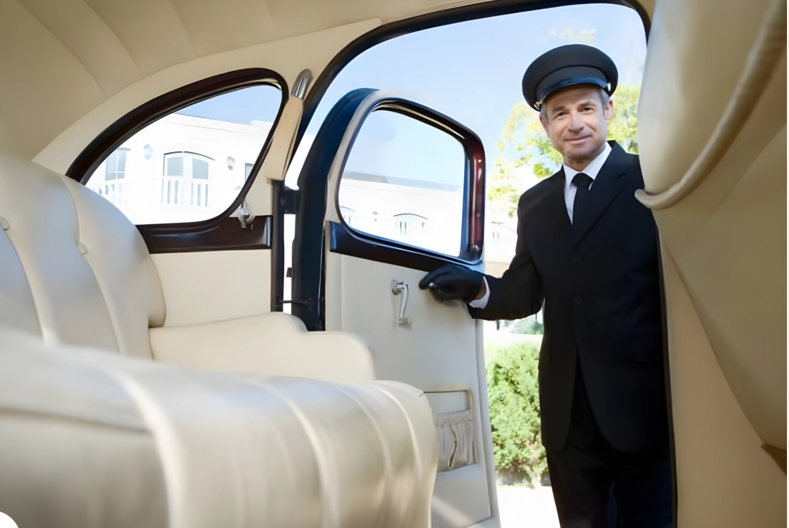 Cruise through Atlanta in timeless style. Book a luxury classic car tour today, perfect for sightseeing, date nights, photoshoots & unforgettable experiences.